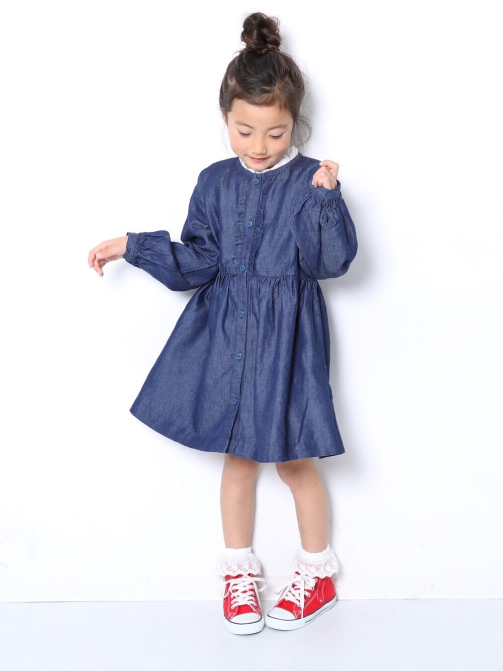 「キッズファッション、キッズコーデ、夏コーデ、kids、プチプラ、シンプル、女の子、フリル、ワンピース、おしゃれさんと繋がりたい」｜「devirockの襟フリルタンクトップ（タンクトップ、ホワイト系）」を使った、devirockさん（キッズ・120cm）の夏コーディネートの1枚目の写真