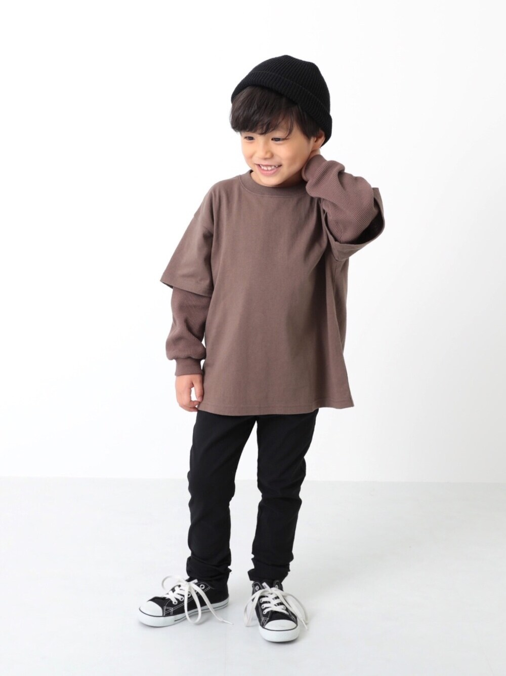 「キッズファッション、キッズコーデ、カジュアルコーデ、ラクチンコーデ、男の子コーデ、おとこのこ、シンプル、ブラウン、ワッフル、おしゃれさんと繋がりたい」｜「devirockの【新改良】ウルトラストレッチパンツ（その他パンツ、ブラック系）」を使った、devirockさん（キッズ・110cm）の夏コーディネートの1枚目の写真