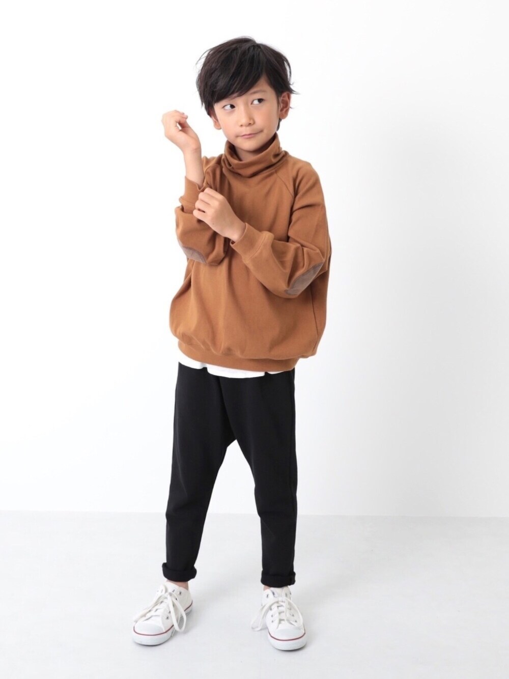 「キッズファッション、キッズコーデ、ゆるコーデ、秋のコーデ、おとこのこ、リラックススタイル、ハイネック、レイヤードスタイル、サルエルパンツ、おしゃれさんと繋がりたい」｜「devirockのロング丈タンクトップ（タンクトップ、ホワイト系）」を使った、devirockさん（キッズ・120cm）の夏コーディネートの1枚目の写真
