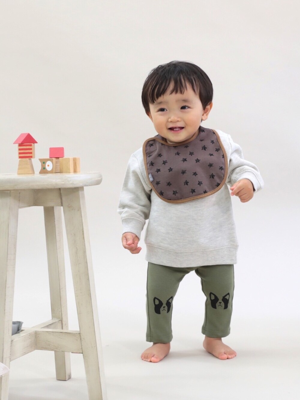 「ベビーファッション、ベビーコーデ、赤ちゃんコーデ、男の子コーデ、赤ちゃん、おとこのこ、スタイ、トレーナー、レギパン、おしゃれさんと繋がりたい」｜「devirockの3Pスタイ（スタイ/よだれかけ、その他）」を使った、devirockさん（キッズ・70cm）の夏コーディネートの1枚目の写真