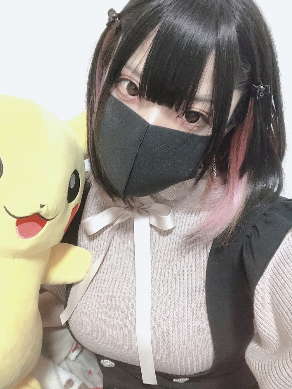 「evelyn、春コーデ、量産型、量産型ヲタク、量産型コーデ、ピンク、黒マスク、ootd、おうちファッション」｜「evelynのアイテム（ニット/セーター、ピンク系）」を使った、はちさん（レディース・153cm）の春コーディネートの1枚目の写真