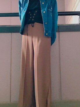 「スリット」｜「アイテム（デニムジャケット）」を使った、おもちさん（レディース・150cm）の春コーディネート