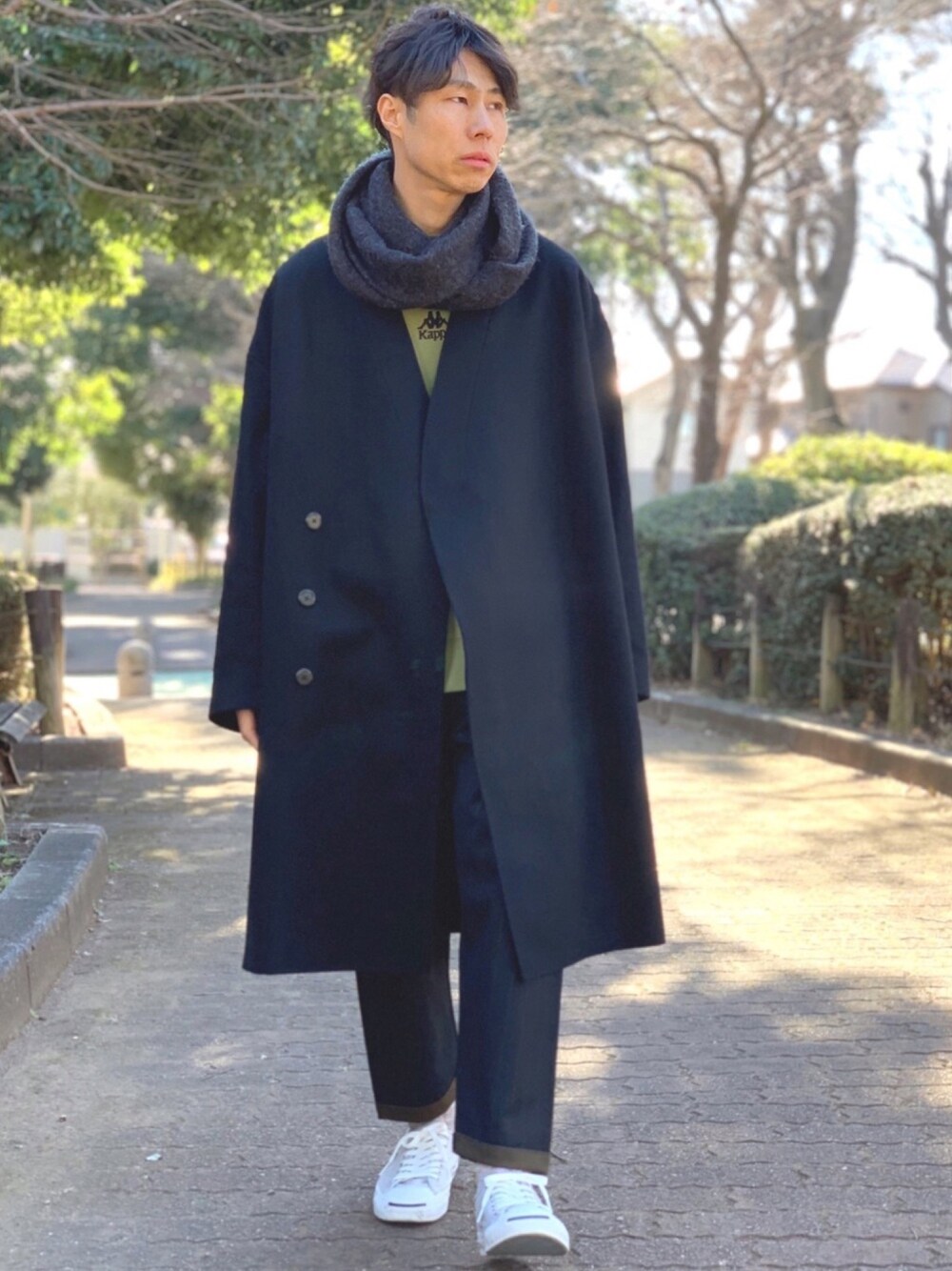 ブラック系のジャケット/アウター、グリーン系のスウェット、ブラック系のその他パンツを着用したメンズの冬コーディネートの1枚目の写真