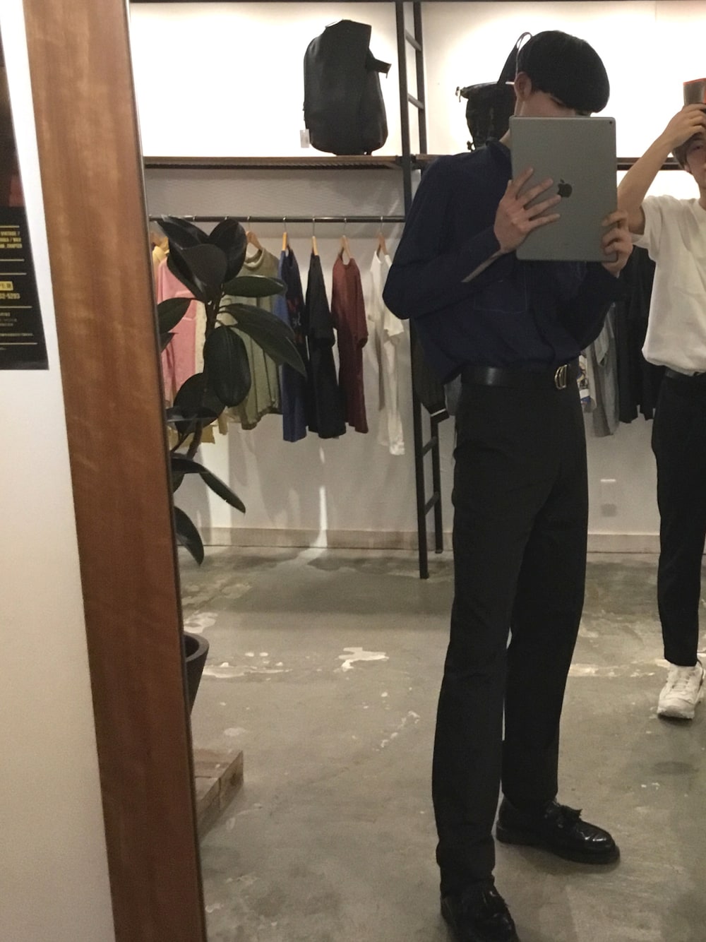 「キレイめ、モード、sunsea、valentino、DSQUARED2、Dr.Martens、韓国ファッション、韓国」｜「SUNSEAのアイテム（シャツ/ブラウス、ブルー系）」を使った、yuzukiさん（メンズ・188cm）の夏コーディネートの1枚目の写真