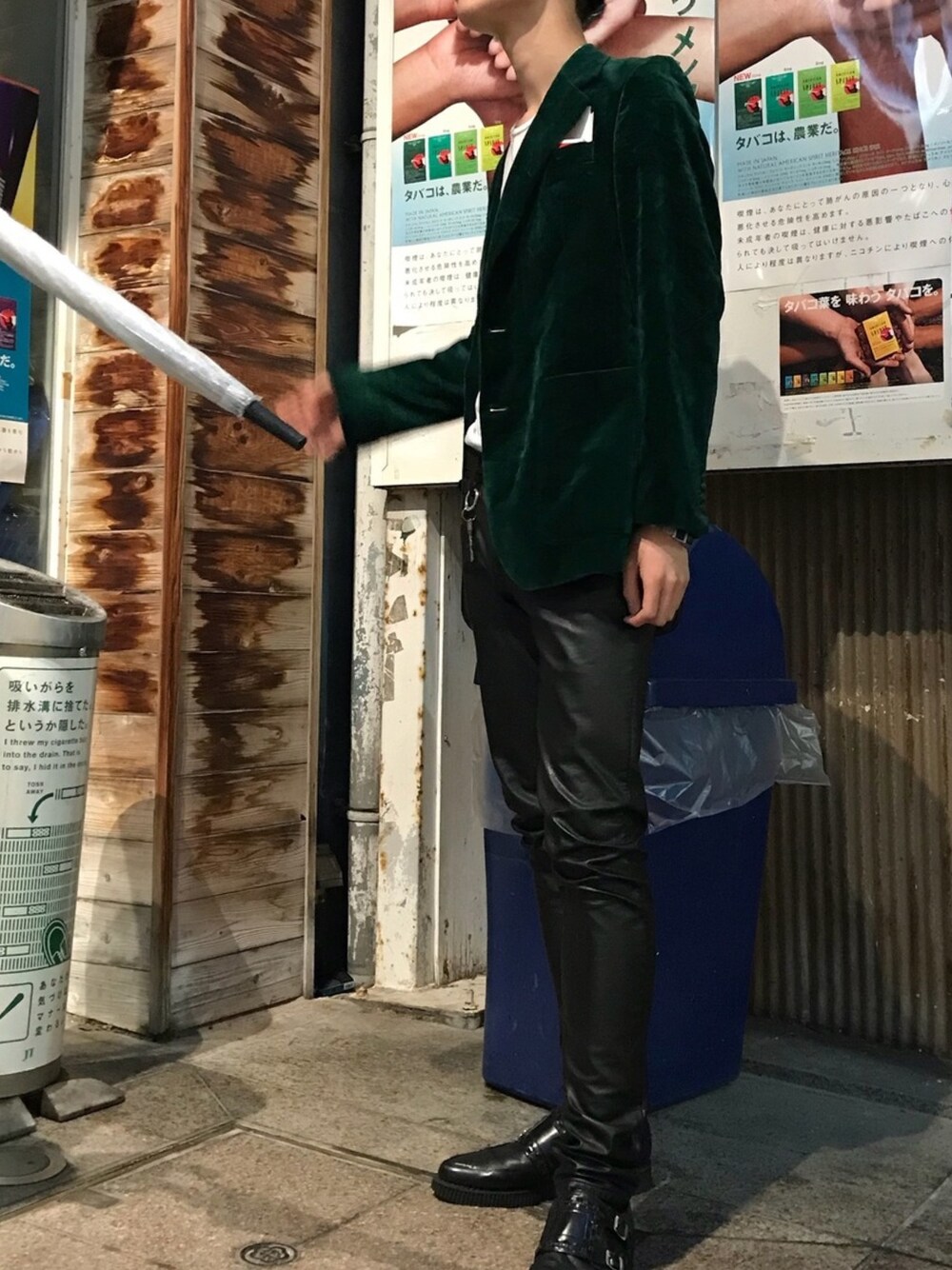 「プチプラ、シンプルスタイル、ベロア、Saint Laurent、Hysteric Glamour、UNDERGROUND、ZARA、テーラードジャケット、韓国ファッション、韓国」｜「VINTAGEのアイテム（テーラードジャケット、グリーン系）」を使った、yuzukiさん（メンズ・188cm）の夏コーディネートの1枚目の写真