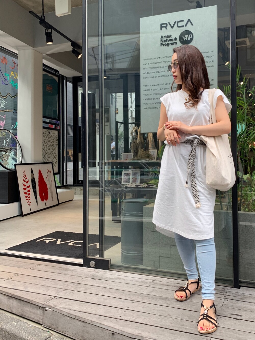 「flexjapan、サングラス、rvca、プチプラ、プチプラコーデ、ファッション、夏コーデ、夏、サーフスタイル、ホワイトコーデ」｜「GORGEのアイテム（ワンピース/ドレス、ホワイト系）」を使った、じゅんじゅんさん（レディース・162cm）の夏コーディネートの1枚目の写真