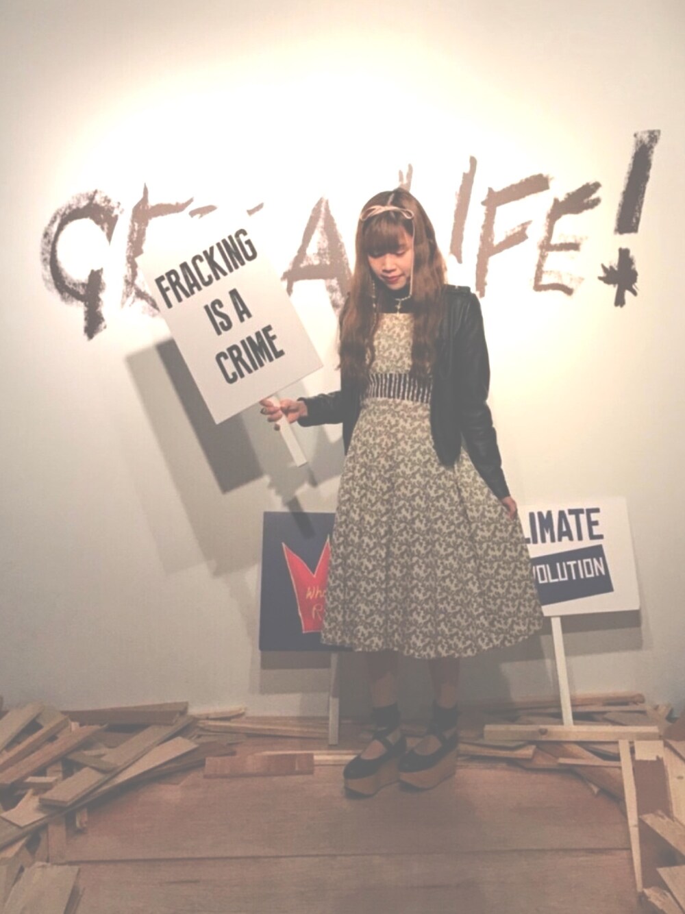 「Vivienne Westwood」｜「Grimoireのアイテム（ワンピース、ベージュ系）」を使った、🌜Runさん（レディース・155cm）の秋コーディネートの1枚目の写真