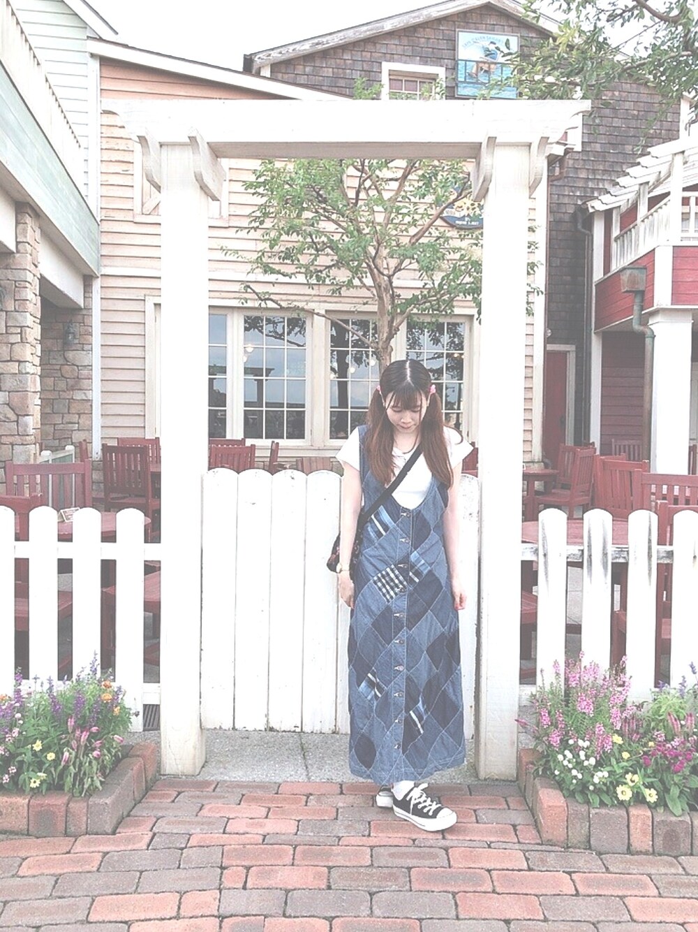 「PINK HOUSEのデニムパッチワークジャンパースカート（ジャンパースカート、ブルー系）」を使った、🌜Runさん（レディース・155cm）の秋コーディネートの1枚目の写真