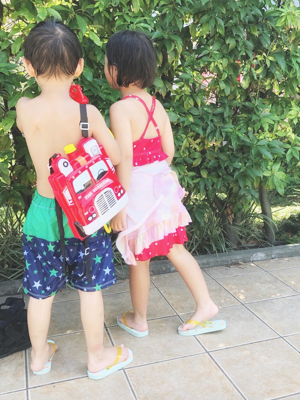 「水着、水遊び、ラッシュガード、キッズコーデ、キッズファッション、5歳、4歳」｜「西松屋のアイテム（ラッシュガード、ピンク系）」を使った、キャンピロさん（キッズ・110cm）の夏コーディネートの1枚目の写真