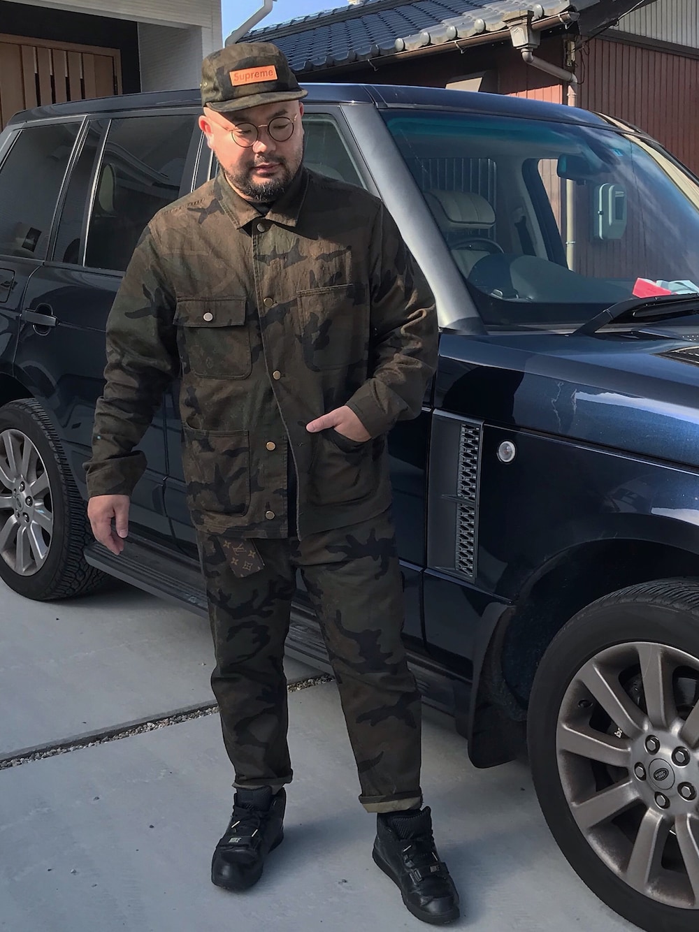 「大人カジュアル、おしゃれさんと繋がりたい、秋コーデ、ootd、ナイキ、迷彩、カモフラ、supreme、LouisVuitton、シュプリーム」｜「LOUIS VUITTONのアイテム（カバーオール、グリーン系）」を使った、平地大樹 aka ひらっちさん（メンズ・176cm）の秋コーディネートの1枚目の写真