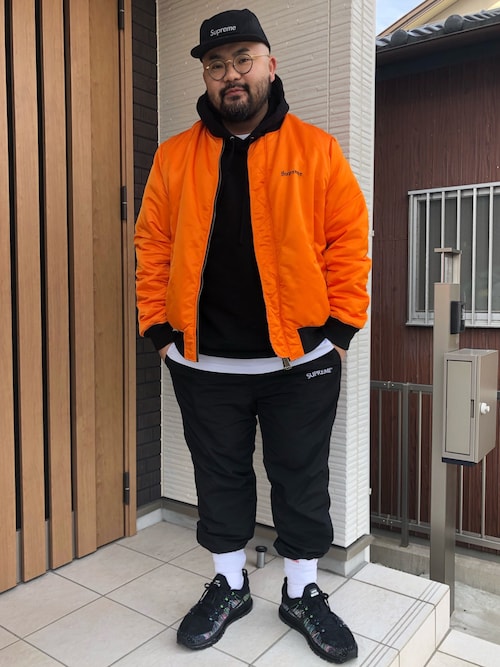 Supreme のMA-1（オレンジ系）を使った人気ファッションコーディネート