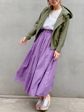 「シルバー」｜「アイテム（マウンテンパーカー）」を使った、CHIHIROさん（レディース・160cm）の春コーディネート