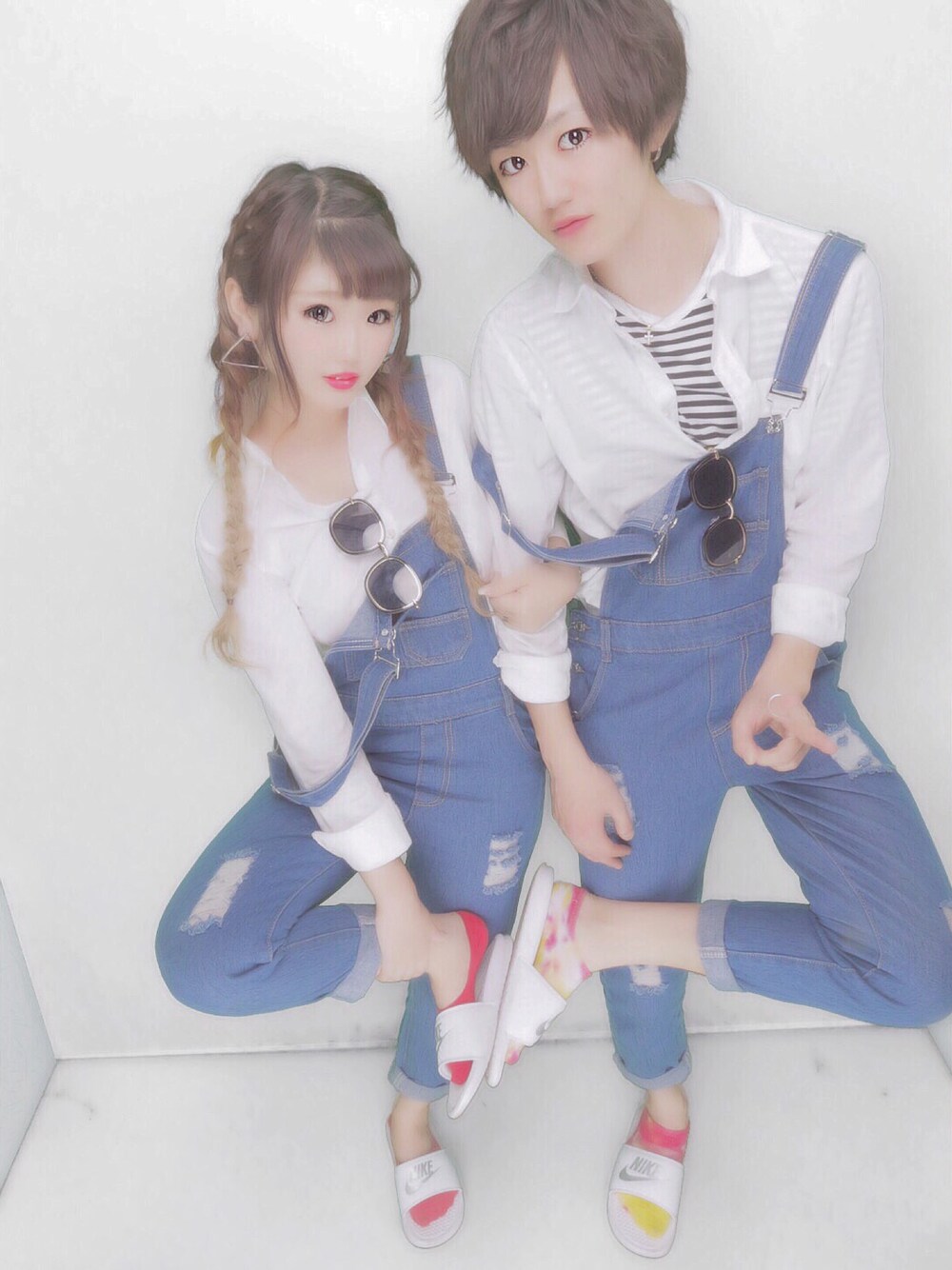 「デニムサロペット、デニム、サロペット、denim、ペアルック、カップル、リンクコーデ、カップルコーデ、おそろい、おそろいコーデ」｜「classicalelfのアイテム（サロペット/オーバーオール、ブルー系）」を使った、たかはしもえたぴさん（レディース・155cm）の春コーディネートの1枚目の写真