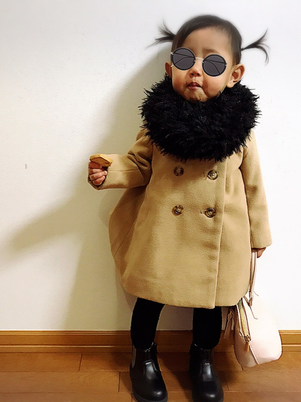「1歳4ヶ月、1歳、DAISO、西松屋、H&M、babygap、キッズファッション、女の子コーデ、kidsfashion、女の子」｜「DAISOのアイテム（ストール/ショール、ブラック系）」を使った、❤︎N❤︎さん（キッズ・80cm）の冬コーディネートの1枚目の写真