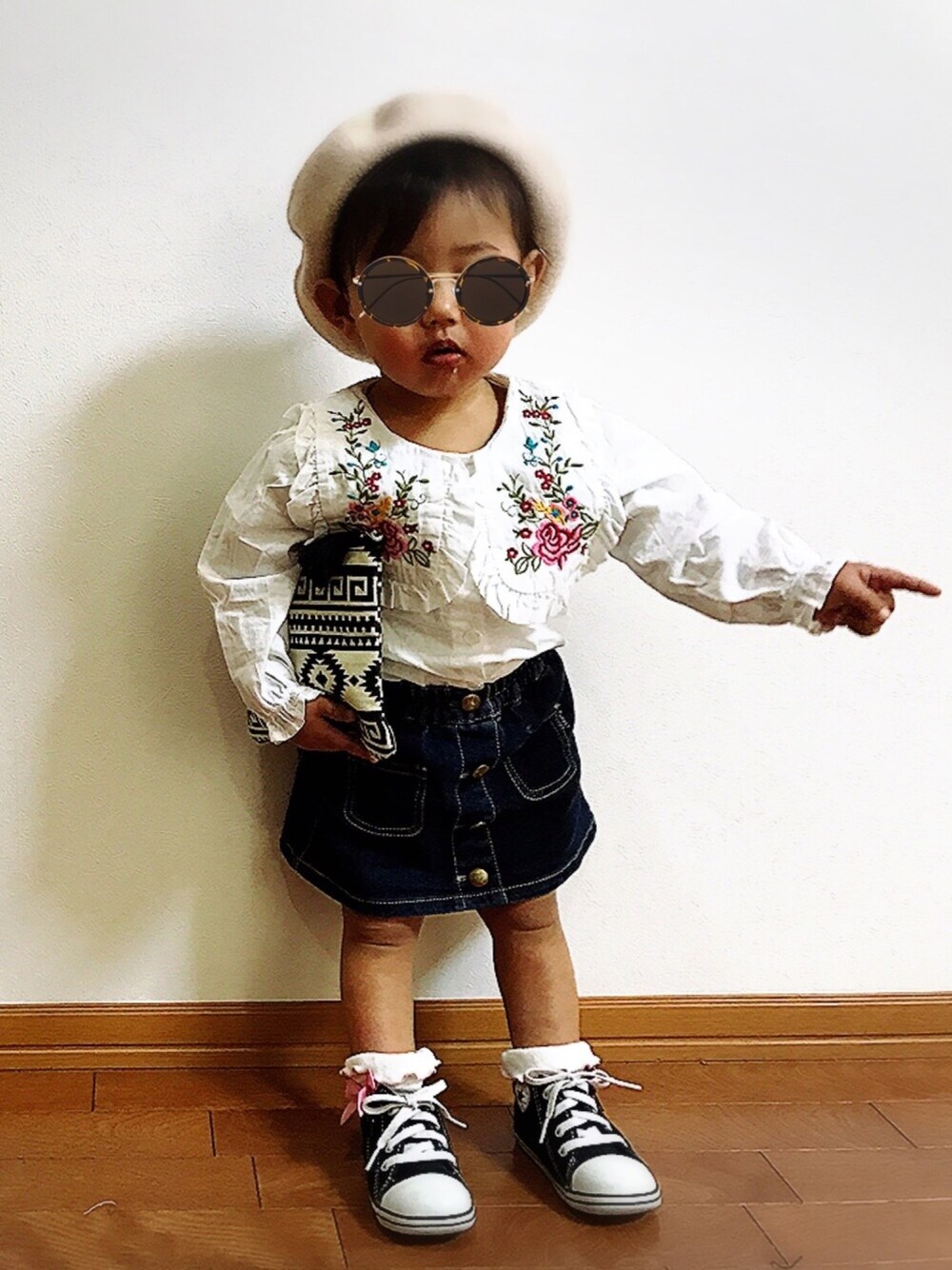 「1歳5ヶ月、1歳、娘、女の子、キッズコーデ、はるコーデ、おんなのこ、kids、花柄シャツ、韓国子供服」｜「韓国子供服のアイテム（シャツ/ブラウス、ホワイト系）」を使った、❤︎N❤︎さん（キッズ・80cm）の春コーディネートの1枚目の写真