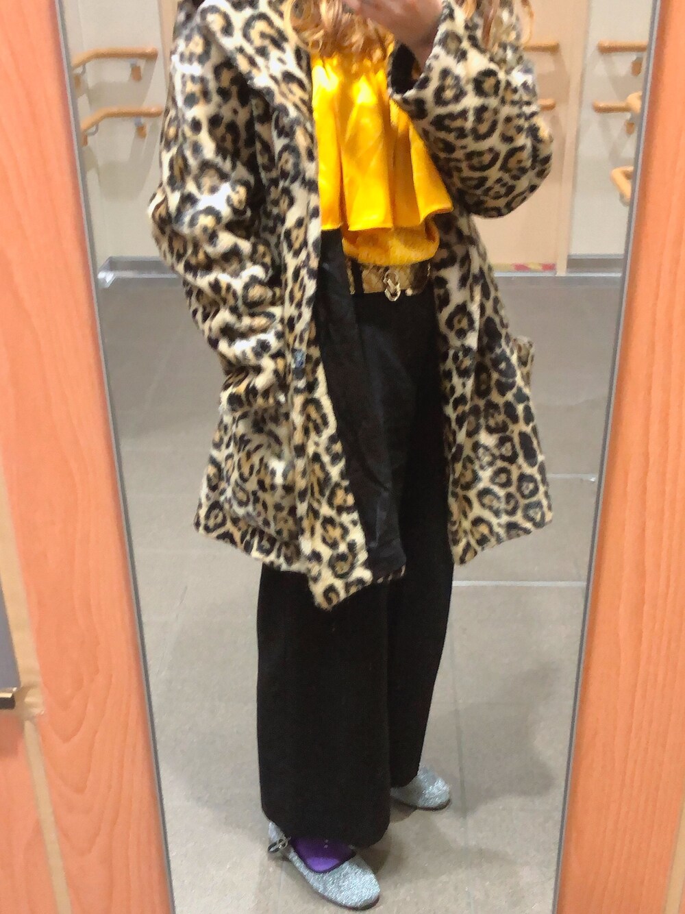 「古着、古着コーデ、ヒョウ柄コート、レオパード、イエロー、冬コーデ、お洒落さんとつながりたい」｜「古着のアイテム（ジャケット/アウター、イエロー系）」を使った、ねねねさん（レディース・156cm）の秋コーディネートの1枚目の写真
