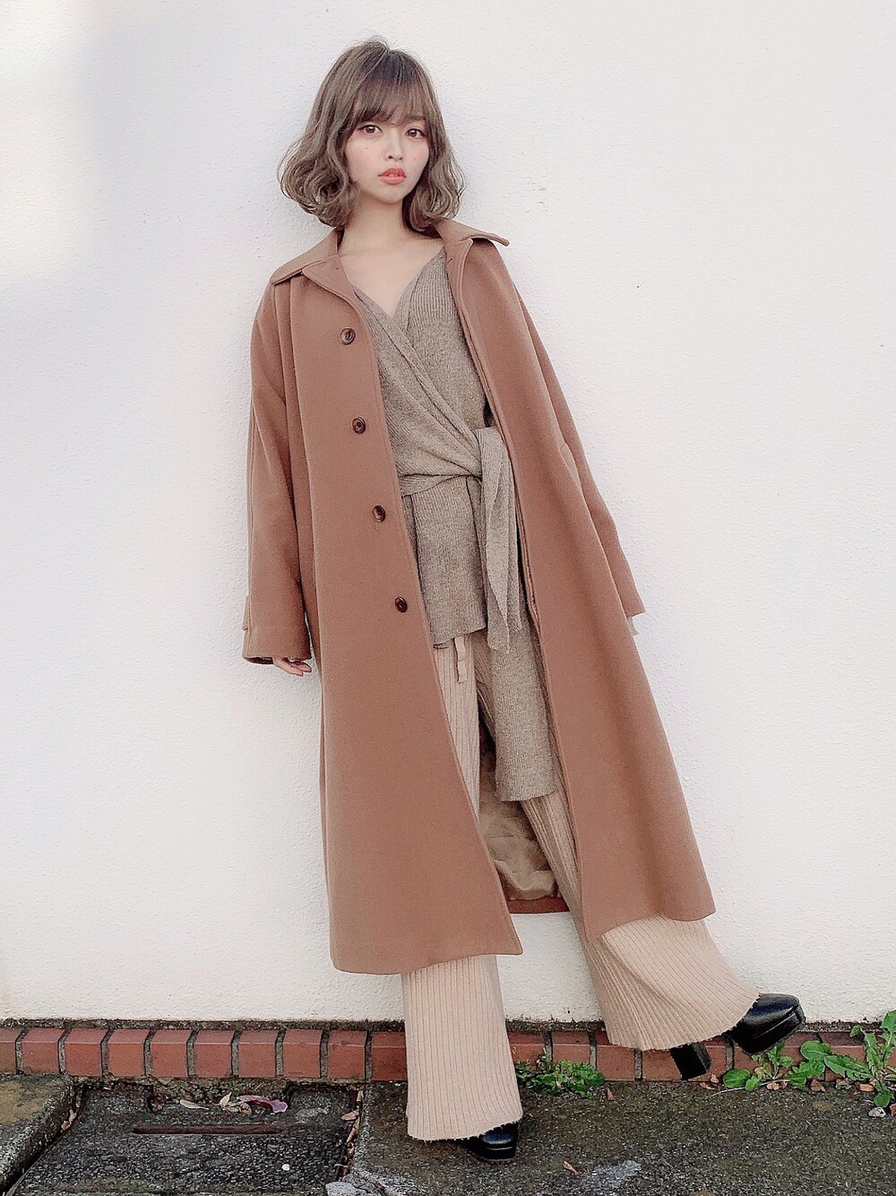 「ZOZO公認ユーザー、大人コーデ、オーバーサイズ、ニット、ブーツ、ブラウン、低身長、ワントーンコーデ」｜「URBAN RESEARCH DOORSのウールバルマカンコート（その他アウター、イエロー系）」を使った、yuri.さん（レディース・150cm）の秋コーディネートの1枚目の写真