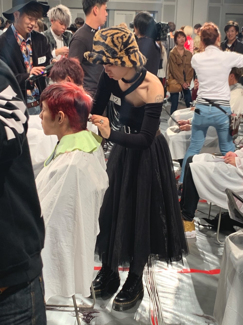 「ファー帽子、ゼブラ柄、ブラックコーデ、お洒落さんとつながりたい、ootd」｜「jouetieのドッキングミディスカート（スカート、ブラック系）」を使った、ウサちゃん🐰さん（レディース・158cm）の秋コーディネートの1枚目の写真