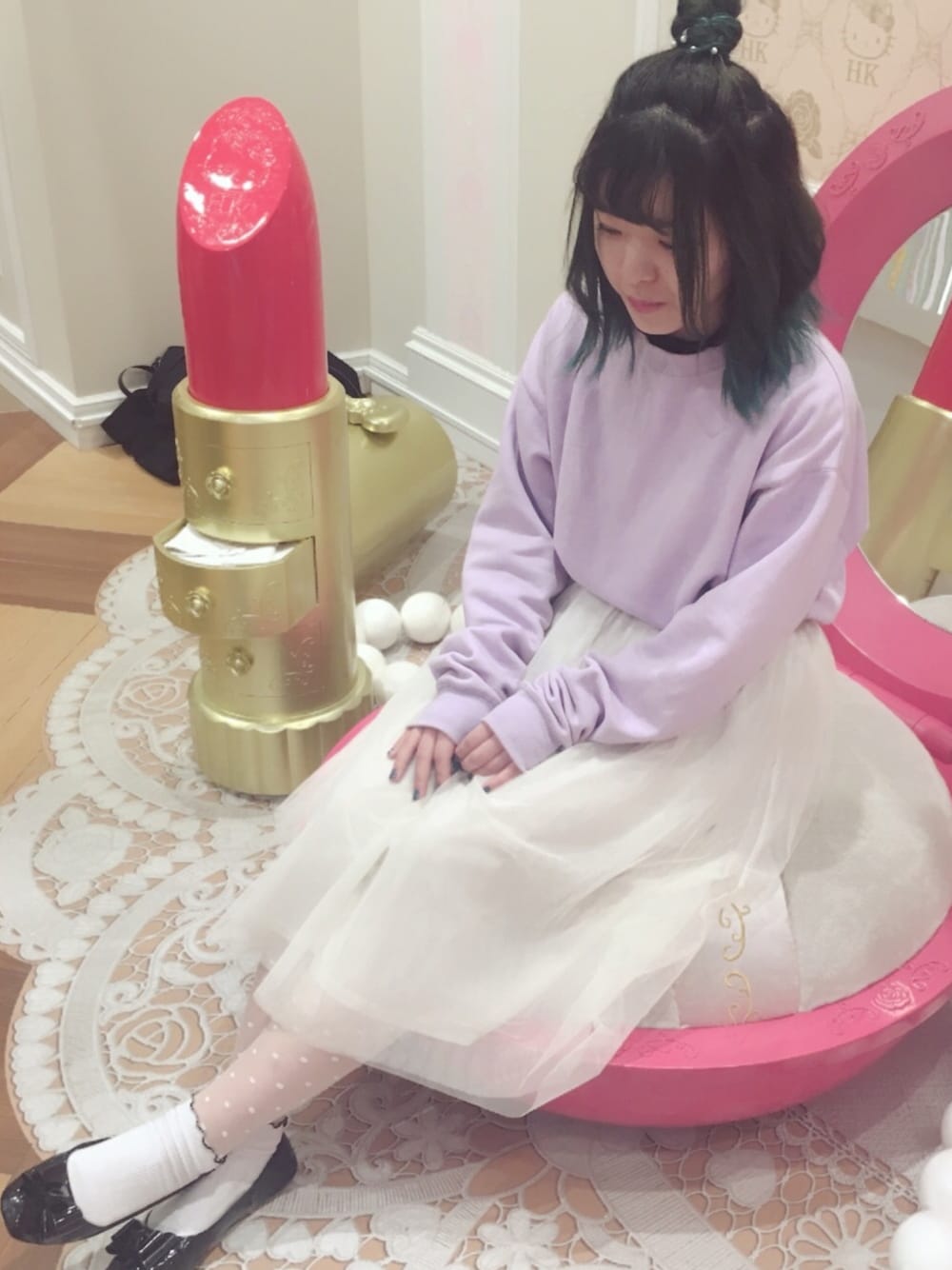 「プチプラ、春、スウェット、チュールスカート、ドット、バレエシューズ、パステルカラー、サンリオピューロランド、ガーリー」｜「WEGOのWEGO/サイドスリット起毛BIGプルオーバースウェット（スウェット、パープル系）」を使った、RIKOさん（レディース・165cm）の冬コーディネートの1枚目の写真