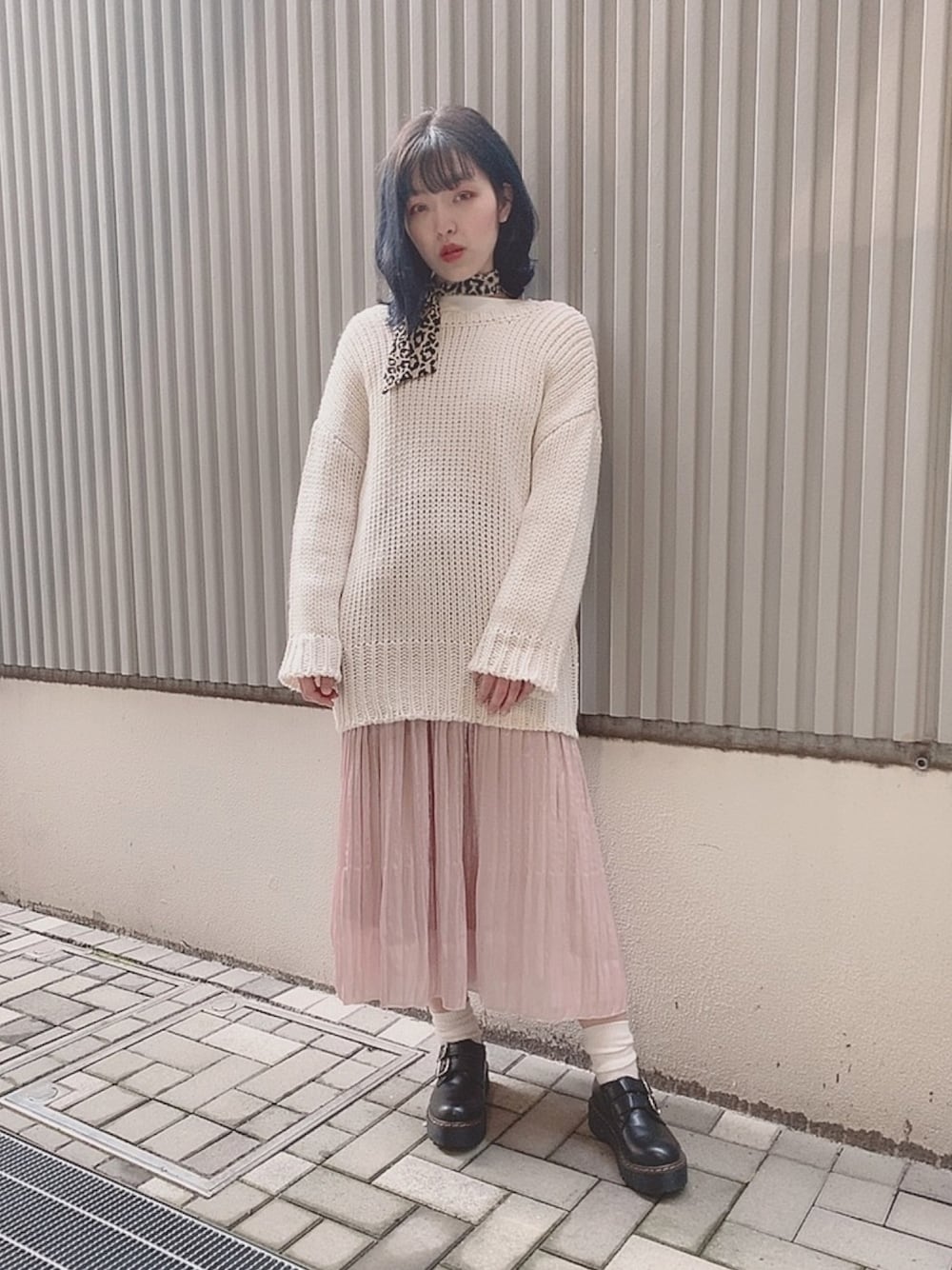 「春、オトナ女子、カジュアルコーデ、いいね、save、フォローお願いします🤑、ボリューム袖、ラフ、大人ガーリー、ロングスカート、ニット、ガーリー」｜「WEGOのWEGO/ローゲージレースアップビッグシルエットプルオーバーニット（ニット/セーター、ホワイト系）」を使った、RIKOさん（レディース・165cm）の冬コーディネートの1枚目の写真