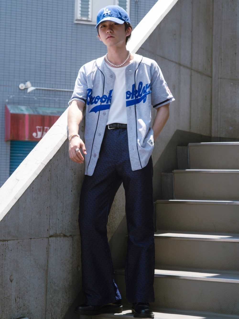 「今日のコーデ、ドクターマーチン、Tシャツ、夏コーデ、スポーツミックス、ootd、おしゃれさんと繋がりたい」｜「kutirのアイテム（パンツ、ブルー系）」を使った、Takuroさん（メンズ・170cm）の夏コーディネートの1枚目の写真