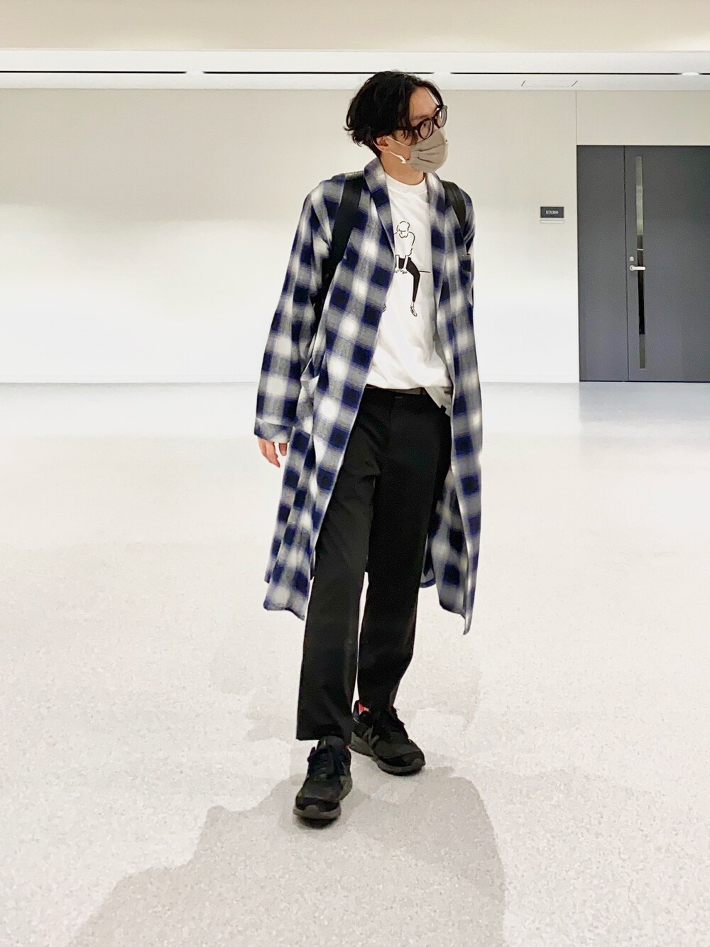 「FREITAG、古着、ガウン、yunagaba」｜「古着のアイテム（その他アウター、ブルー系）」を使った、konitagさん（メンズ・177cm）の秋コーディネートの1枚目の写真