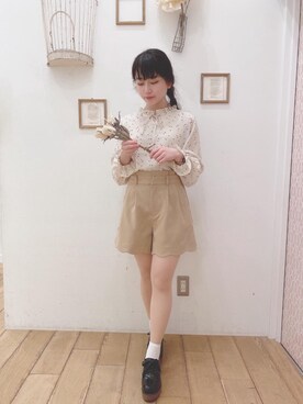 「MAJESTIC LEGON（マジェスティックレゴン）のタイニーハートブラウス（シャツ/ブラウス）」を使った、マジェスティックレゴン西宮ガーデンズ店スタッフさん（レディース・155cm）の春コーディネート