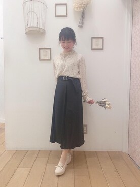 「MAJESTIC LEGON（マジェスティックレゴン）のタイニーハートブラウス（シャツ/ブラウス）」を使った、マジェスティックレゴン西宮ガーデンズ店スタッフさん（レディース・155cm）の春コーディネート