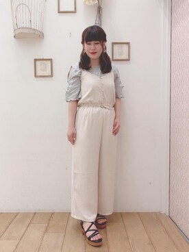 「MAJESTIC LEGON（マジェスティックレゴン）のスカラップキャミサロペット（サロペット/オーバーオール）」を使った、マジェスティックレゴン西宮ガーデンズ店スタッフさん（レディース・155cm）の夏コーディネート