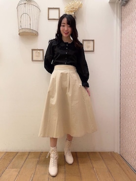 「トレンチスカート」｜マジェスティックレゴン西宮ガーデンズ店スタッフさん（レディース・155cm）の春コーディネート