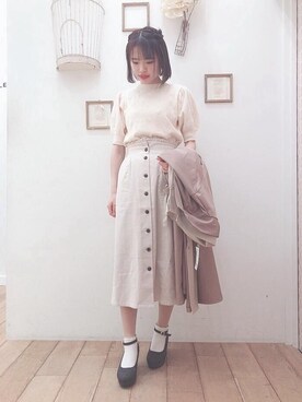 「MAJESTIC LEGON（マジェスティックレゴン）のスリムIラインスカート（スカート）」を使った、マジェスティックレゴン西宮ガーデンズ店スタッフさん（レディース・155cm）の春コーディネート