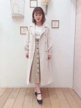 「MAJESTIC LEGON（マジェスティックレゴン）のスリムIラインスカート（スカート）」を使った、マジェスティックレゴン西宮ガーデンズ店スタッフさん（レディース・155cm）の春コーディネート