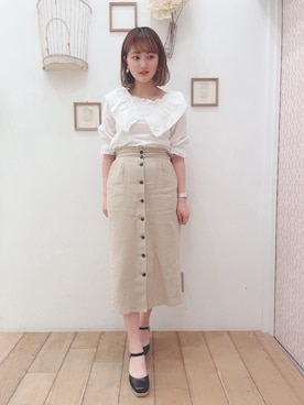 「MAJESTIC LEGON（マジェスティックレゴン）のスリムIラインスカート（スカート）」を使った、マジェスティックレゴン西宮ガーデンズ店スタッフさん（レディース・155cm）の春コーディネート