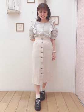「MAJESTIC LEGON（マジェスティックレゴン）のスリムIラインスカート（スカート）」を使った、マジェスティックレゴン西宮ガーデンズ店スタッフさん（レディース・155cm）の春コーディネート