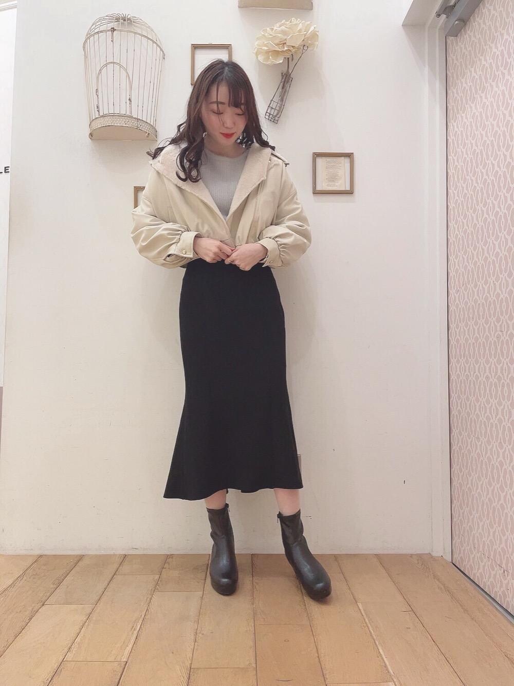 「デート、マーメイドスカート、MAJESTIC LEGON、マジェスティックレゴン、高身長、モテ、西宮ガーデンズ、骨格ウェーブ、カワイイ」｜「MAJESTIC LEGONのレディヒールストレッチブーツ（ブーツ、ブラック系）」を使った、マジェスティックレゴン西宮ガーデンズ店スタッフさん（レディース・164cm）の秋コーディネートの1枚目の写真