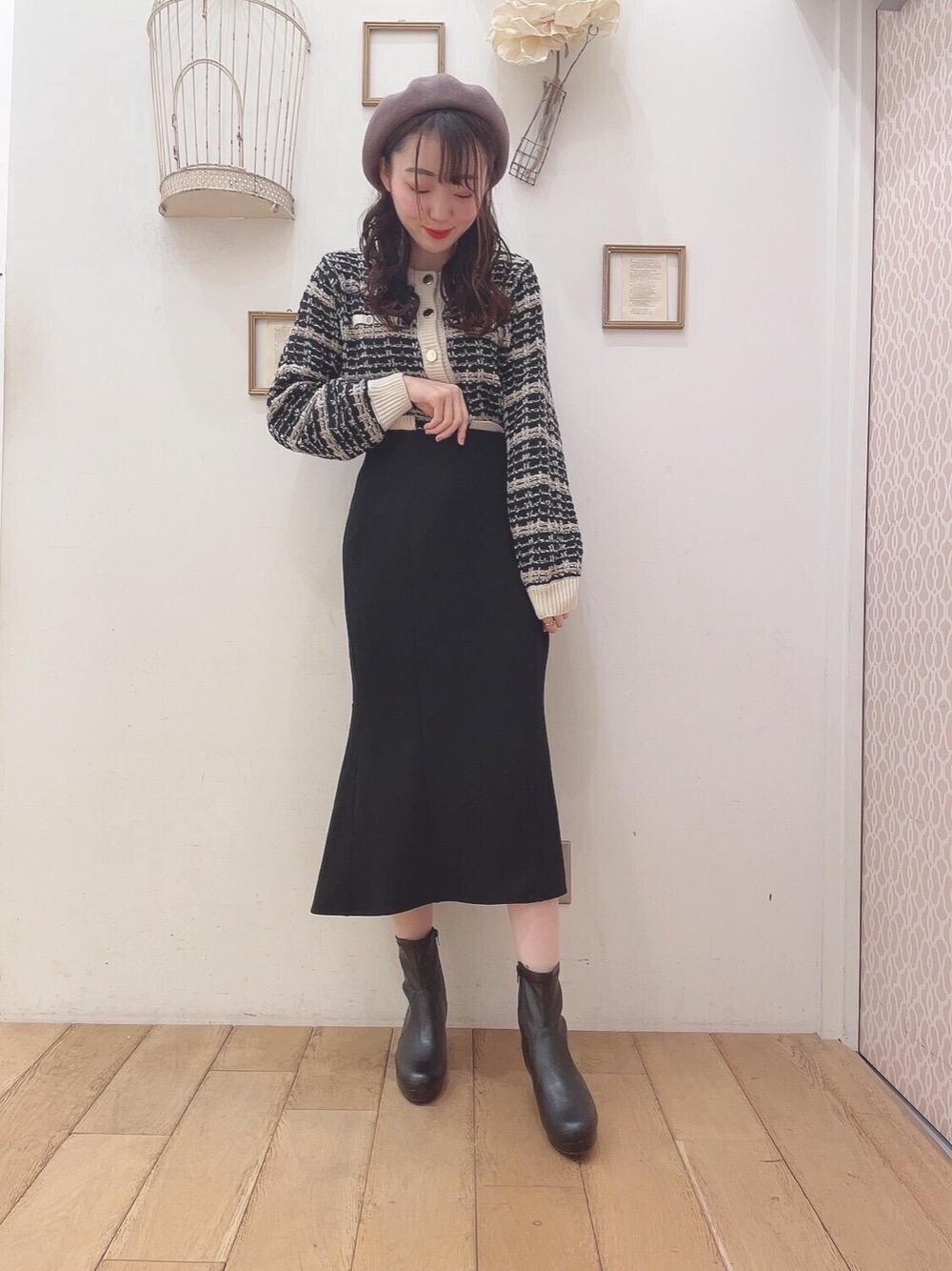 「デート、マーメイドスカート、MAJESTIC LEGON、マジェスティックレゴン、高身長、モテ、西宮ガーデンズ、骨格ウェーブ、カワイイ」｜「MAJESTIC LEGONのレディヒールストレッチブーツ（ブーツ、ブラック系）」を使った、マジェスティックレゴン西宮ガーデンズ店スタッフさん（レディース・164cm）の秋コーディネートの1枚目の写真