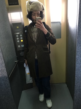 「HARRIS TWEED（ハリスツイード）のアイテム（チェスターコート、ブラウン系）」を使った、猫村ひろみさん（レディース）の冬コーディネート