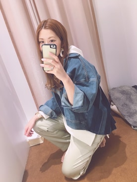 「サテンパンツ」｜「アイテム（デニムジャケット）」を使った、ねずさん（レディース・163cm）の冬コーディネート