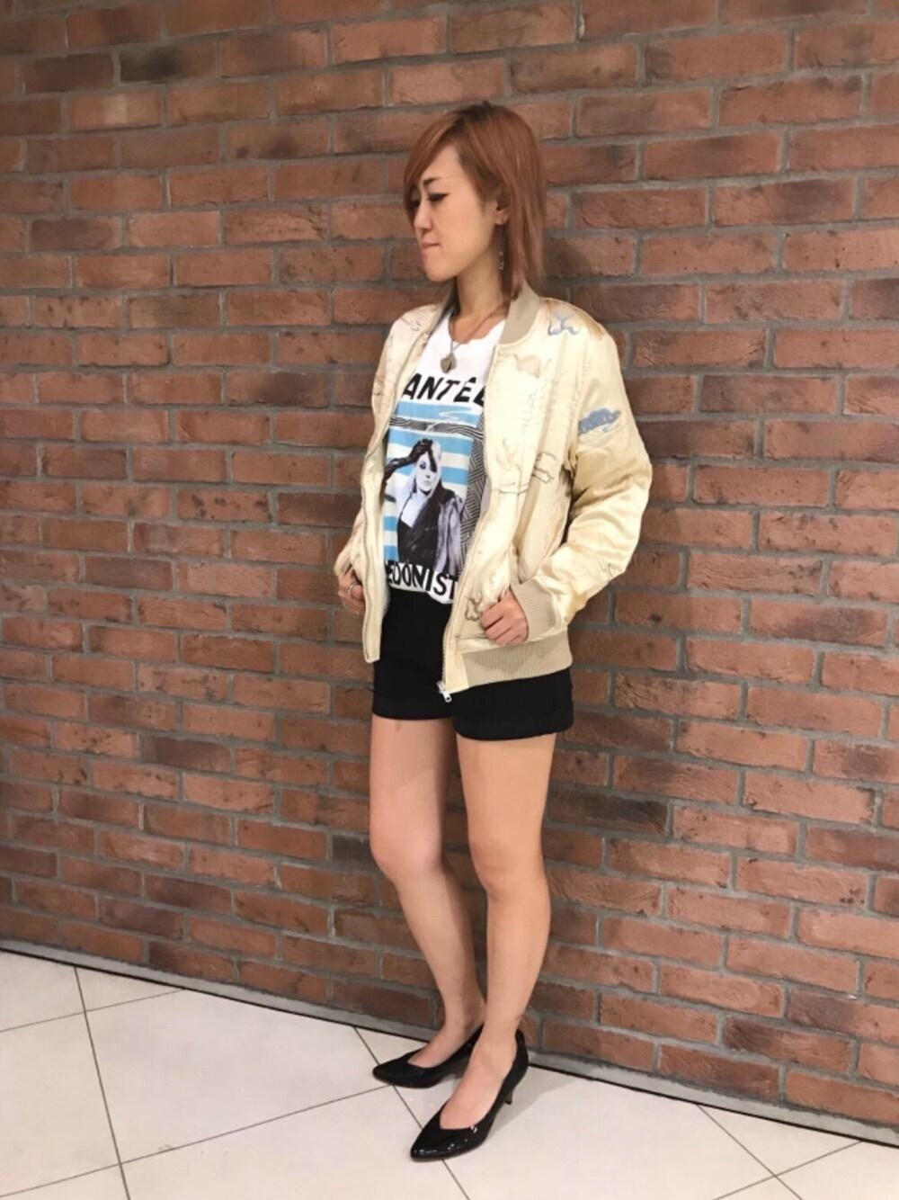 「シルク、スカジャン、刺繍、Hysteric Glamour、羽織り、ヒステリックグラマー、ドラゴン、秋コーデ、HYSTERICS、ヒステリックス」｜「HYSTERIC GLAMOURのPATENT LEATHER POINTED TOE パンプス（パンプス、ブラック系）」を使った、Yukaさん（レディース・155cm）の夏コーディネートの1枚目の写真