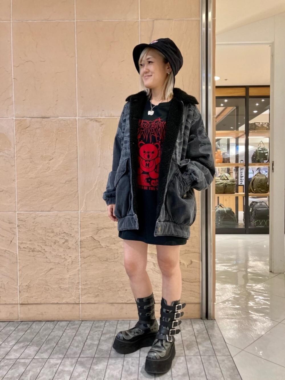「ブラック、冬コーデ、ベアー、ヒステリックグラマー、スネーク、秋コーデ、ロンt、hysteric glamour、らふこーで」｜「HYSTERIC GLAMOURのWOMAN ON SKULL PICKネックレス（ネックレス、シルバー系）」を使った、Yukaさん（レディース・155cm）の秋コーディネートの1枚目の写真