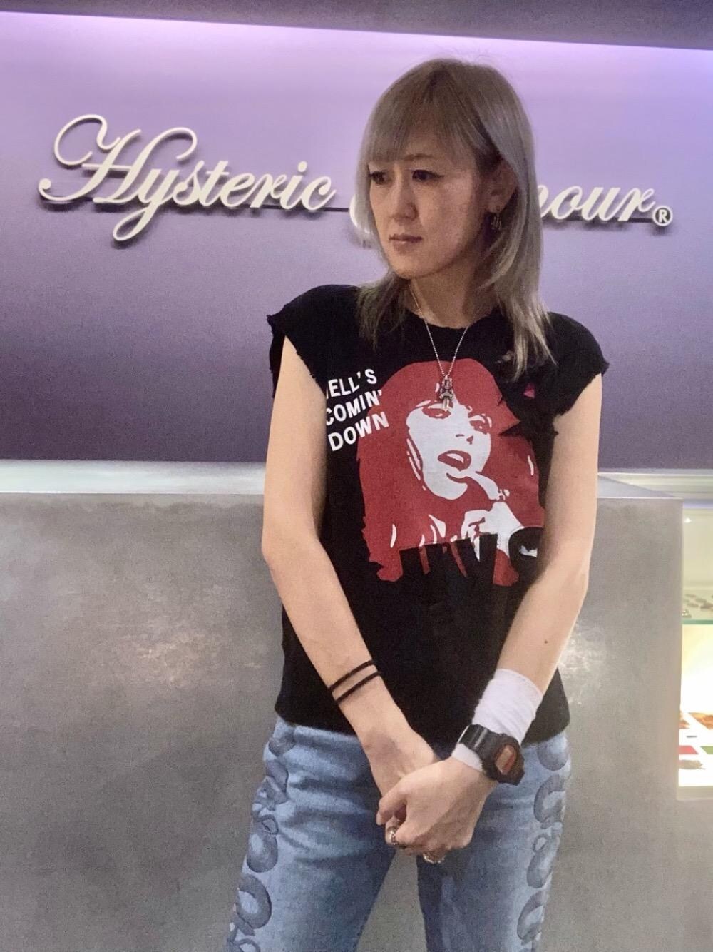 「カジュアル、フレアパンツ、ガール、ヒステリックグラマー、スネーク、でにむ、べすと、hysteric glamour、夏コーデ」｜「HYSTERIC GLAMOURのCHEAP THRILLS キャミソール（キャミソール、グレー系）」を使った、Yukaさん（レディース・155cm）の春コーディネートの1枚目の写真