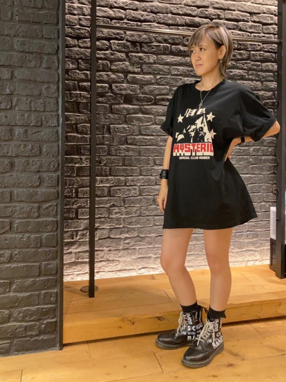 「ブラック、オーバーサイズ、ヒステリックグラマー、hysteric glamour、夏コーデ、らふこーで、Ｔシャツ、あめかじ」｜「HYSTERIC GLAMOURのCLUB MEMBER オーバーサイズTシャツ（Tシャツ/カットソー、ブラック系）」を使った、Yukaさん（レディース・155cm）の夏コーディネートの1枚目の写真