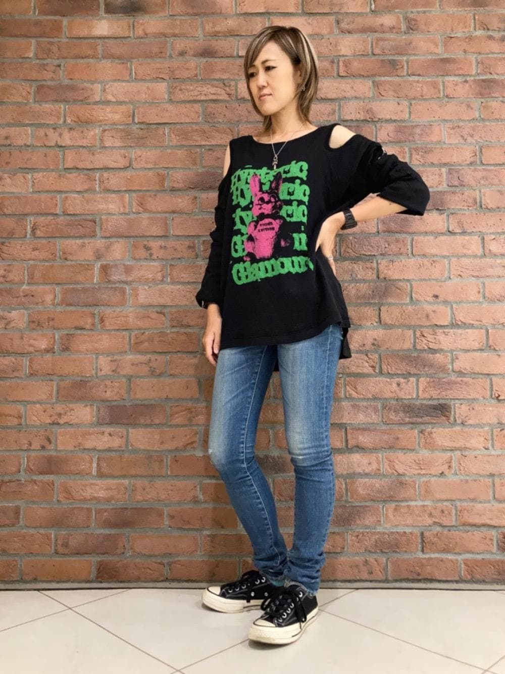 「スリムパンツ、ガーゼ、HYSTERICS、でにむ、hysteric glamour、らふこーで、秋こーで、ロンT　　」｜「HYSTERIC GLAMOURのSP加工スリムデニムパンツ（デニムパンツ、ブルー系）」を使った、Yukaさん（レディース・155cm）の秋コーディネートの1枚目の写真