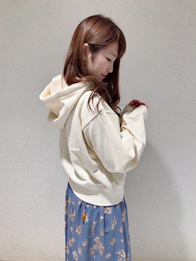 「Supreme.La.La.（シュープリームララ）のアイテム（スカート）」を使った、Ayaka Hishizakiさん（レディース・156cm）の秋コーディネート