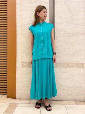 「UNITED ARROWS（ユナイテッドアローズ）のUWCC CE/LINEN フレアー マキシスカート（裙子、ブルー系）」を使った、西山　オデット エ オディール スタッフさん（レディース・163cm）の春コーディネート