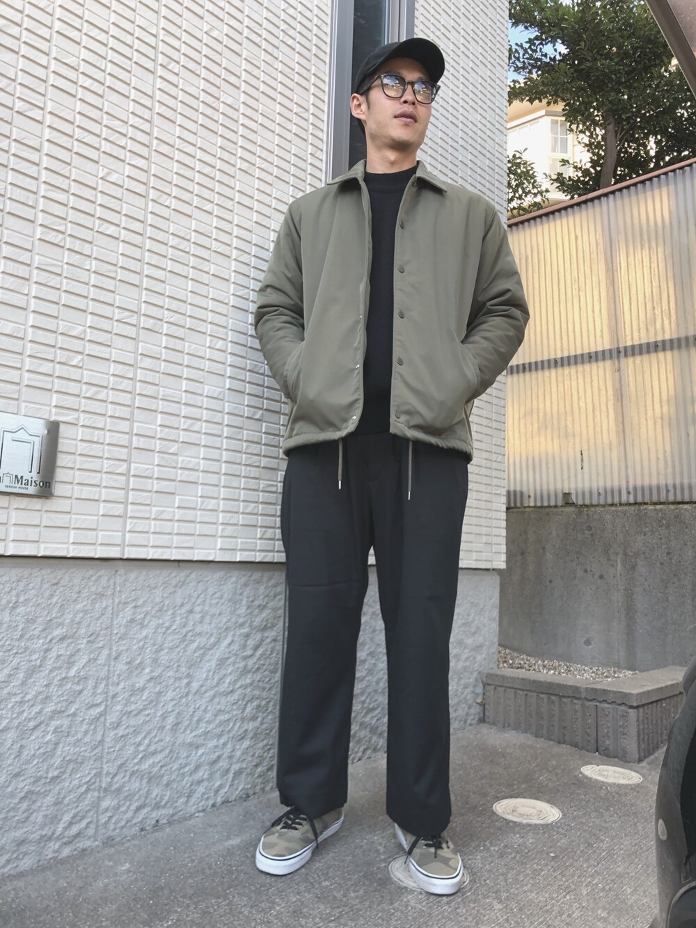 「冬コーデ、ビッグシルエット、オトナカジュアル、ラフ、スニーカー、VANS」｜「niko and...のウール混ミラノリブプルオーバー（ニット/セーター、ブラック系）」を使った、KGさん（メンズ・177cm）の冬コーディネートの1枚目の写真