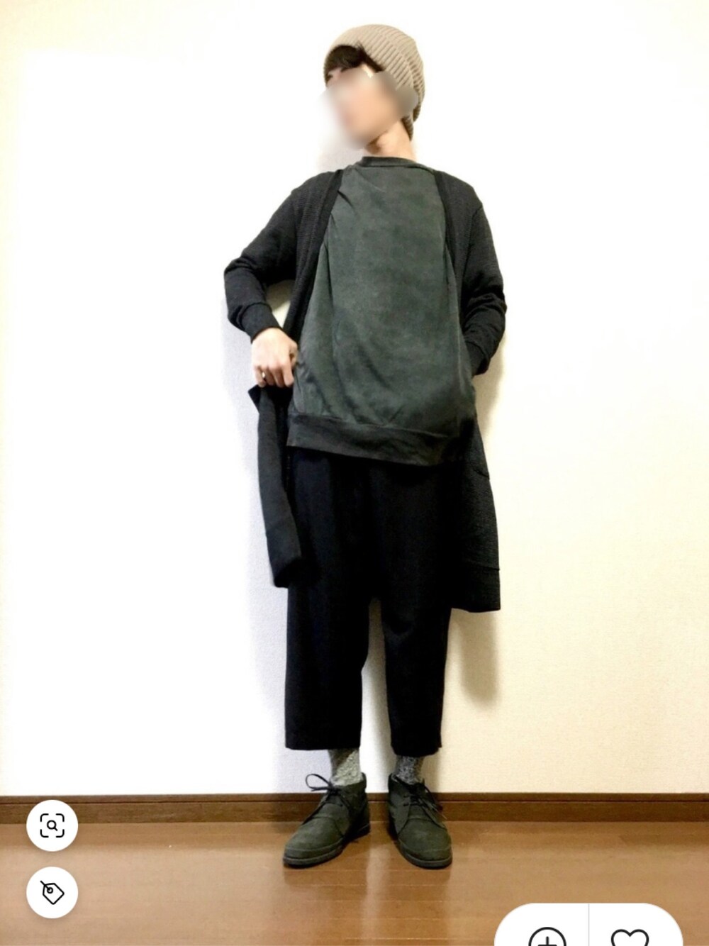 「モノトーン、モノトーンコーデ、ブラック、DISCOVERED、SHAREEF、override、ニット帽、ワイドパンツ、ワントーンコーデ、スエット」｜「OVERRIDEのアイテム（ニットキャップ/ビーニー、ベージュ系）」を使った、JJさん（メンズ・180cm）の春コーディネートの1枚目の写真
