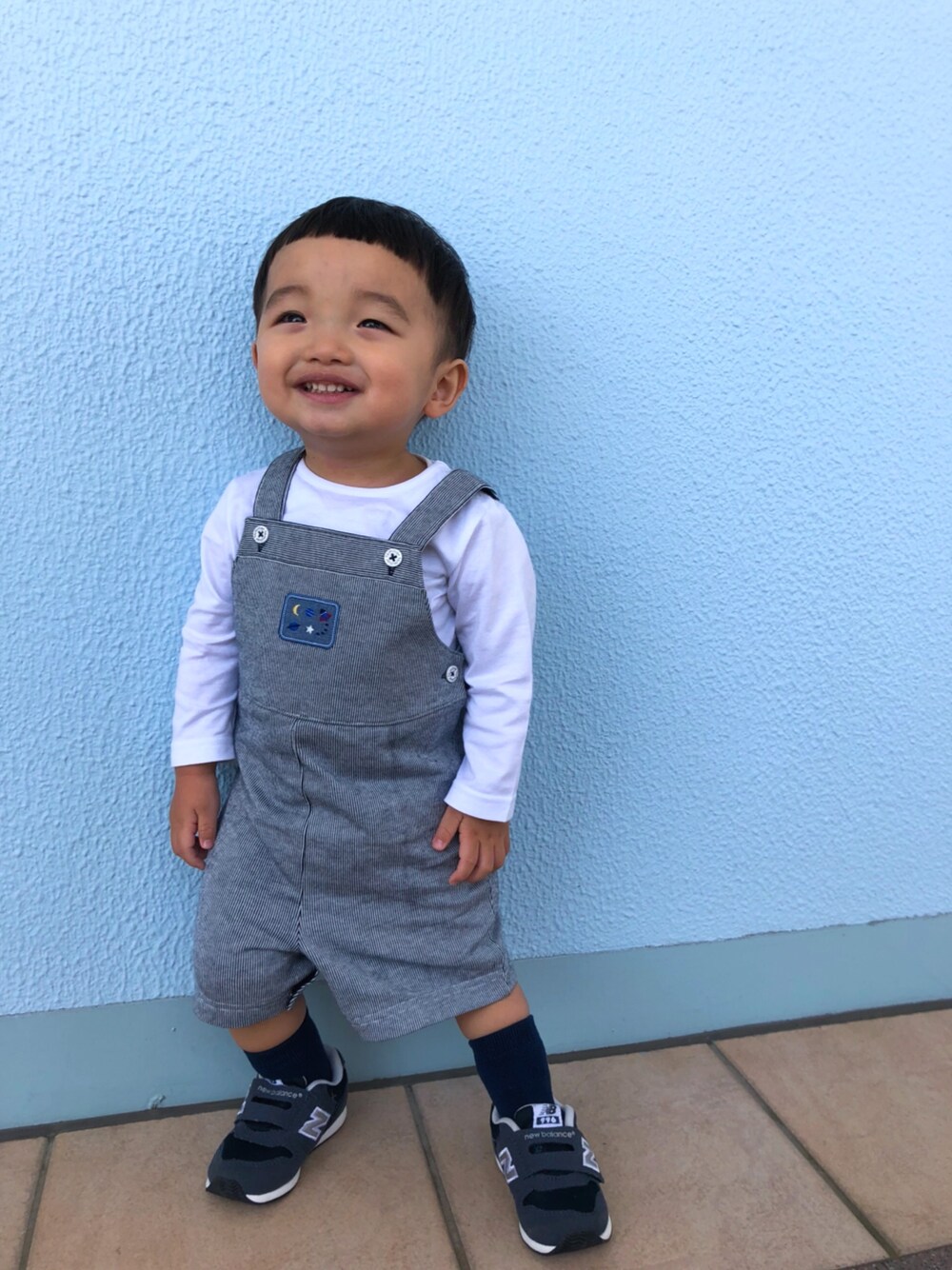 「キッズファッション、キッズコーデ、息子、息子コーデ、むすこーで、むすこ、1歳、1歳5ヶ月、男の子、男の子コーデ」｜「Familiar のアイテム（Tシャツ/カットソー、ホワイト系）」を使った、kotaroさん（キッズ・70cm）の春コーディネートの1枚目の写真