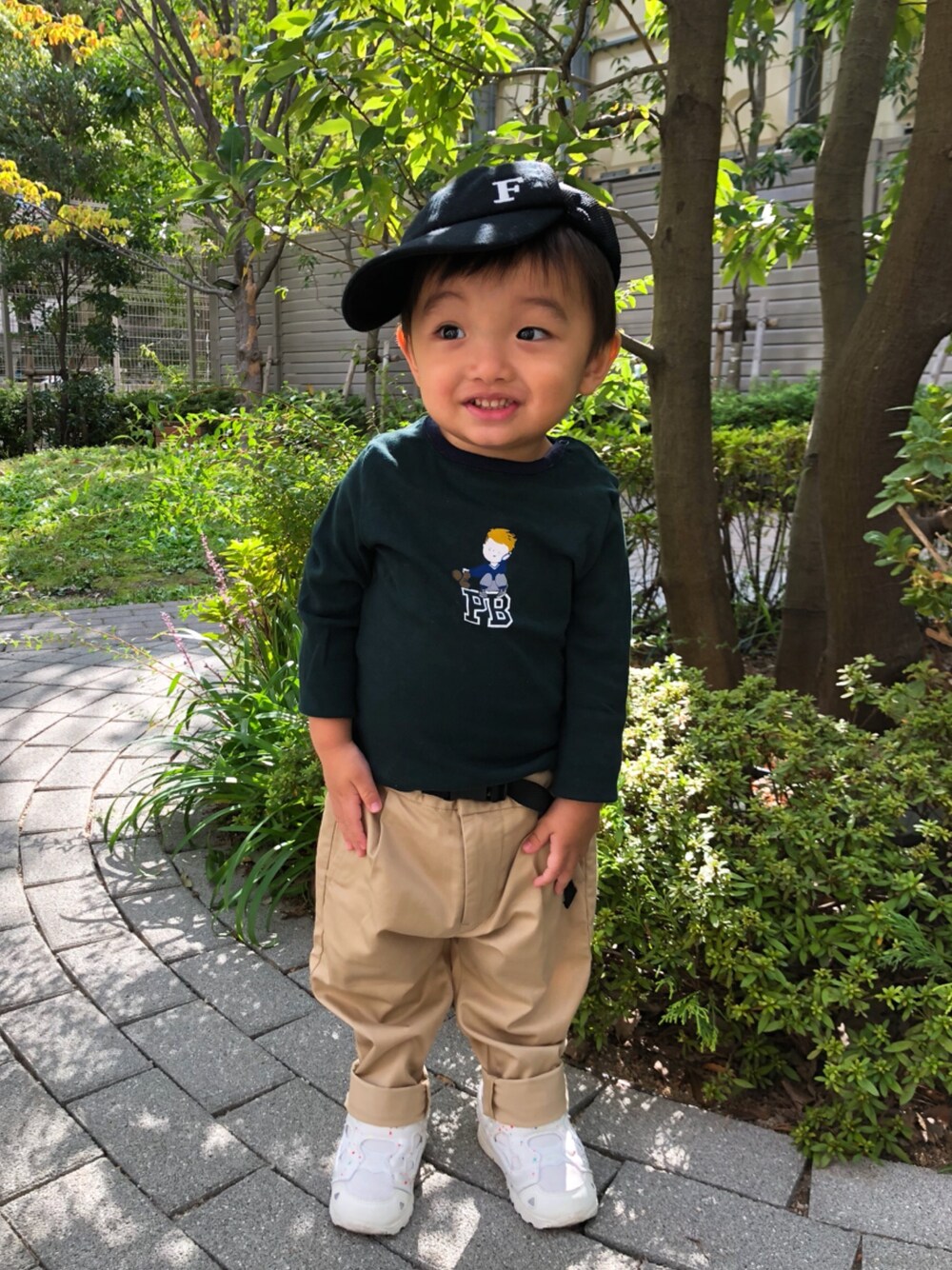「秋コーデ、男の子、男の子コーデ、おとこのこ、kids、息子、息子コーデ、1歳、1歳11ヶ月、キッズ」｜「PETIT BATEAUのアイテム（Tシャツ/カットソー、グリーン系）」を使った、kotaroさん（キッズ・90cm）の秋コーディネートの1枚目の写真