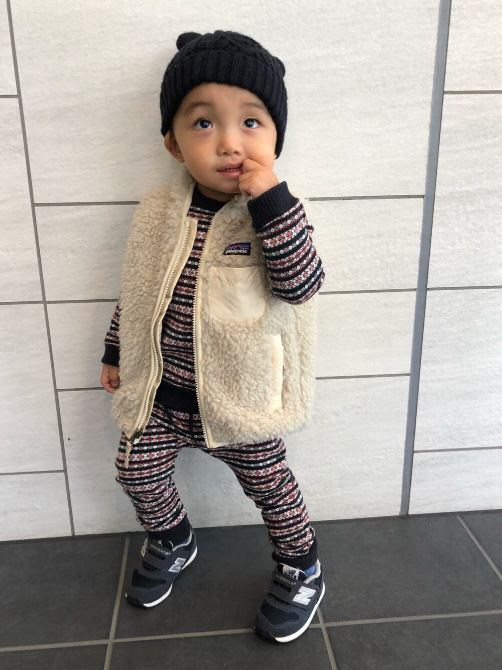 「秋冬コーデ、kids、息子、息子コーデ、2歳、おとこのこ、男の子コーデ、男の子、むすこーで、おとこのこスタイル」｜「patagoniaのアイテム（ダウンベスト、ベージュ系）」を使った、kotaroさん（キッズ・90cm）の秋コーディネートの1枚目の写真